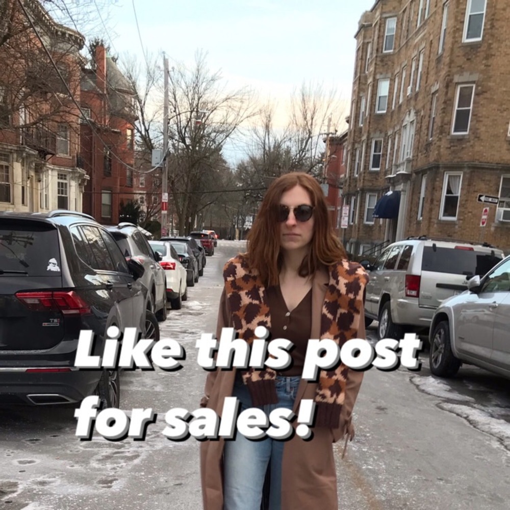Like this post for closet sale notifications!